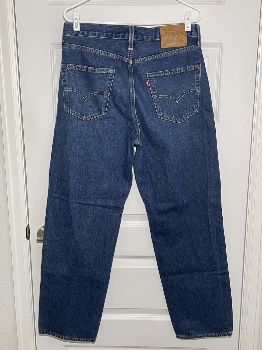 Levi's Premium 568 Loose Straight Mens 31X32 (Actual 32x30) Med Wash Blue Jeans